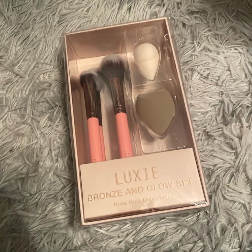 Brand new LUXIE bronze and glow set rose gold collection
